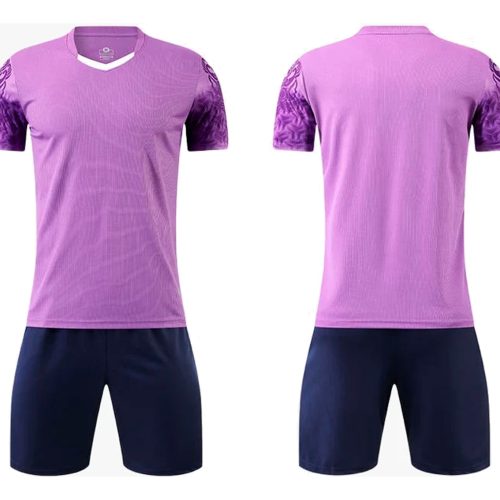 uniforme de futbol morado con azul navy