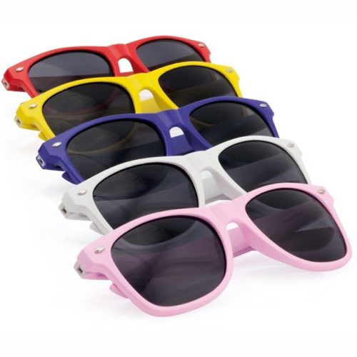 Lentes de sol con su logo